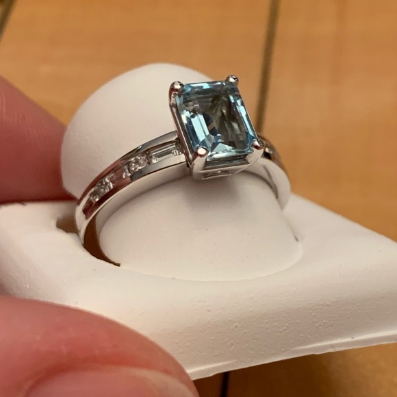 NEW 14KW Gorgeous Emerald Cut Aqua Marine Ring - Picture 4 of 16